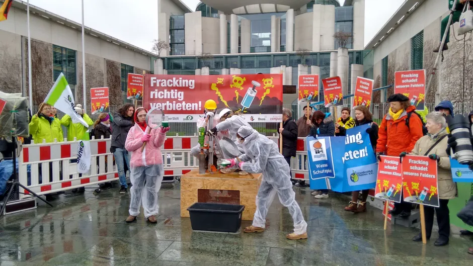 Fracking_Protest_2015_c._D._Hiss